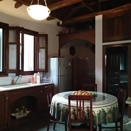 Melina's Mansion Апартаменты *